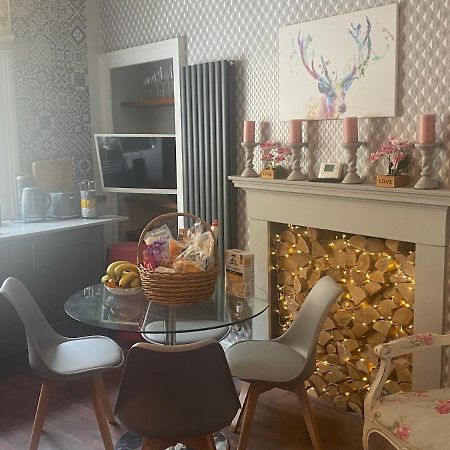Georgian City Apartment At Thomas Street Double Bedroom And Two Single Trundle Beds บาธ ภายนอก รูปภาพ