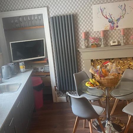 Georgian City Apartment At Thomas Street Double Bedroom And Two Single Trundle Beds บาธ ภายนอก รูปภาพ