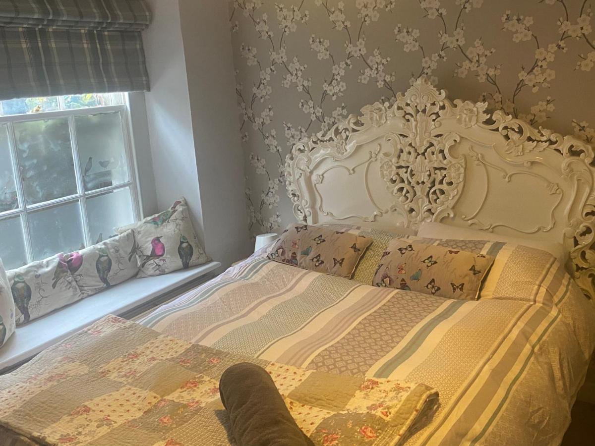 Georgian City Apartment At Thomas Street Double Bedroom And Two Single Trundle Beds บาธ ภายนอก รูปภาพ