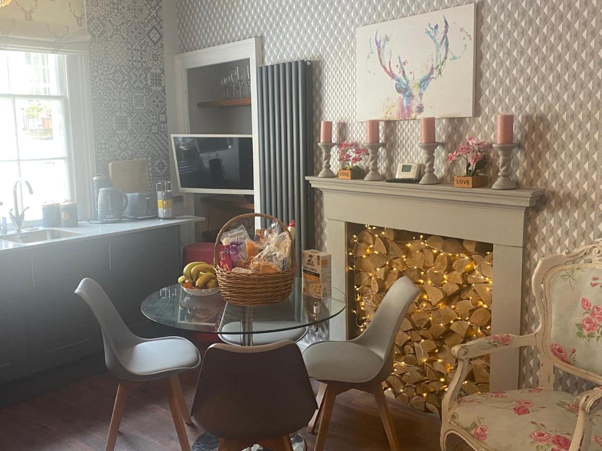 Georgian City Apartment At Thomas Street Double Bedroom And Two Single Trundle Beds บาธ ภายนอก รูปภาพ