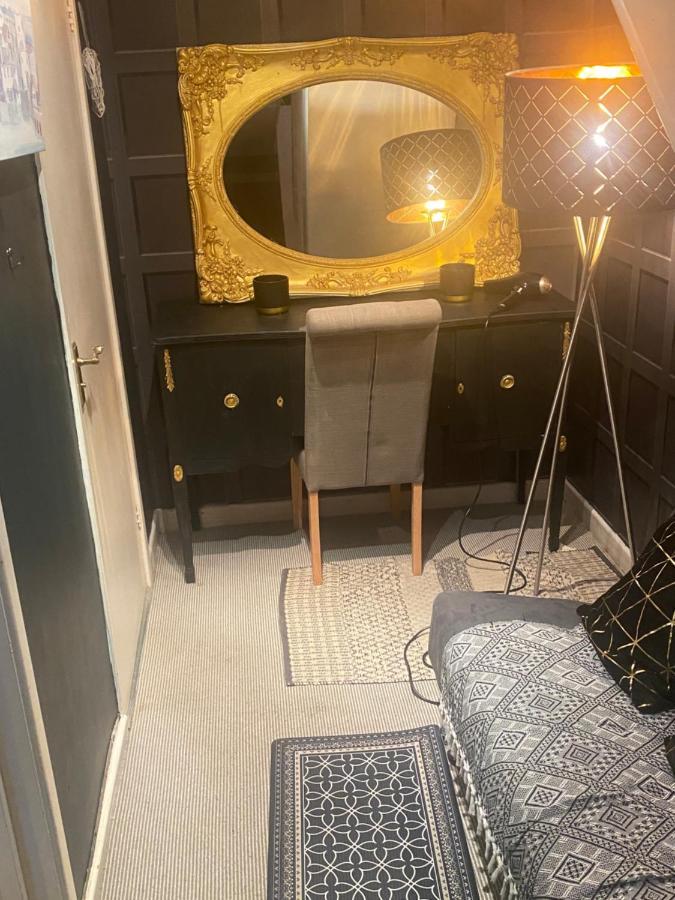Georgian City Apartment At Thomas Street Double Bedroom And Two Single Trundle Beds บาธ ภายนอก รูปภาพ