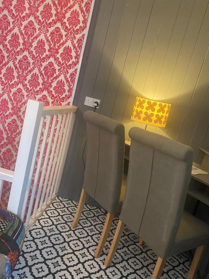 Georgian City Apartment At Thomas Street Double Bedroom And Two Single Trundle Beds บาธ ภายนอก รูปภาพ