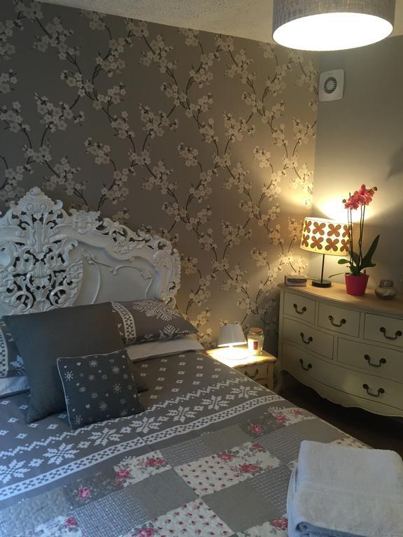 Georgian City Apartment At Thomas Street Double Bedroom And Two Single Trundle Beds บาธ ภายนอก รูปภาพ