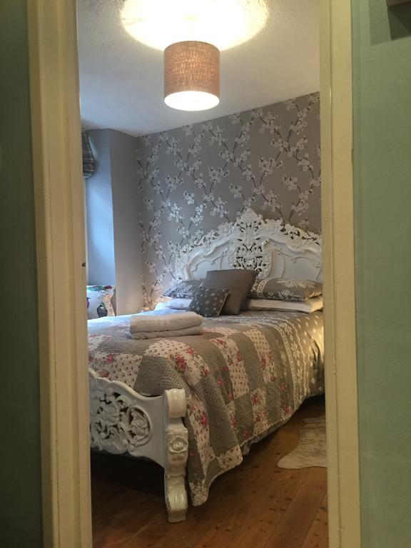 Georgian City Apartment At Thomas Street Double Bedroom And Two Single Trundle Beds บาธ ภายนอก รูปภาพ