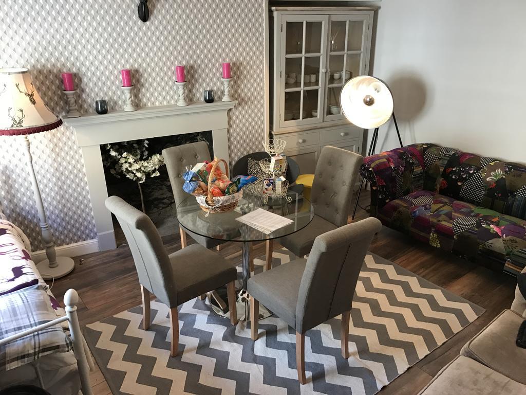 Georgian City Apartment At Thomas Street Double Bedroom And Two Single Trundle Beds บาธ ภายนอก รูปภาพ